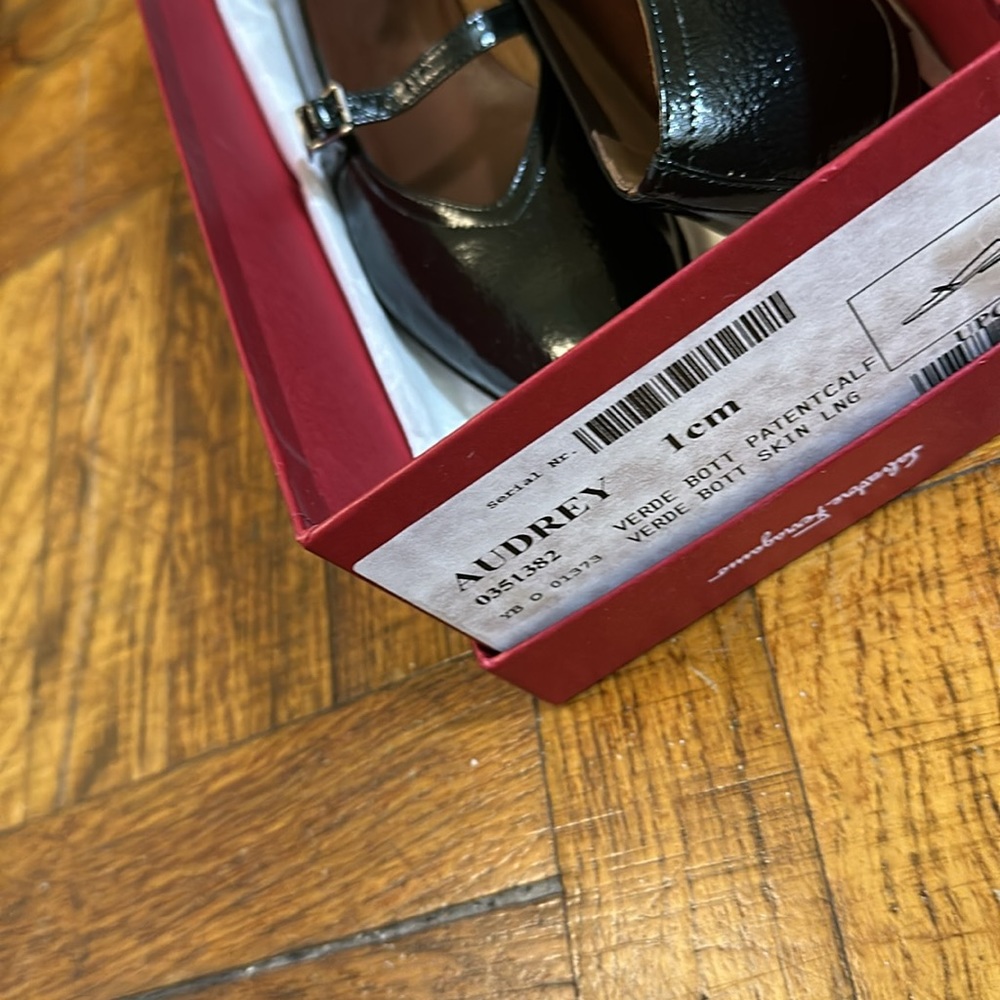NEW Ferragamo Audrey shoes 8AA Narrow - Picture 4 of 7